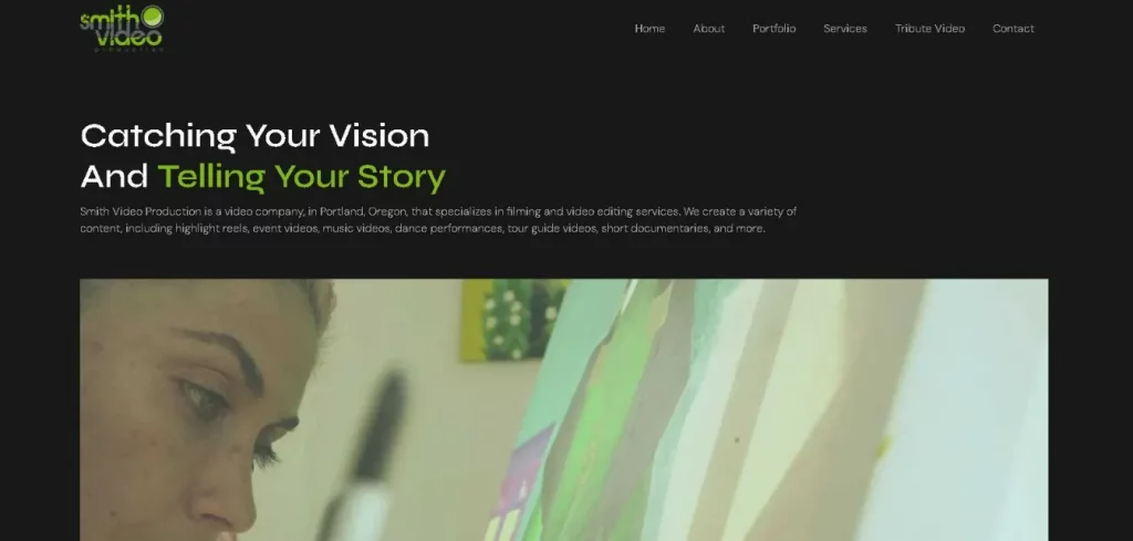 Startseite der Website von Smith Video Production mit Hero-Text und Videovorschau