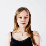 AkiByte Kundenerfahrungs-Porträt – zufriedener Kunde hebt Erfolge in SEO und digitalem Marketing mit AkiByte hervor