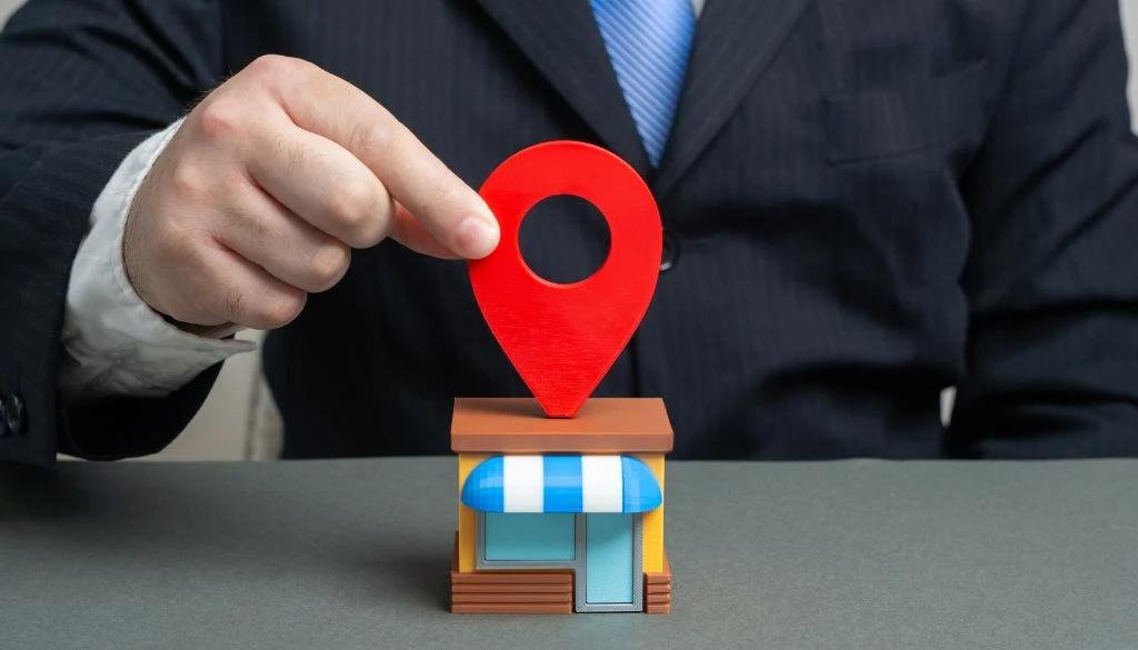 Google Maps Eintrag für lokales Geschäft mit Standort-Pin zur Darstellung von Local SEO